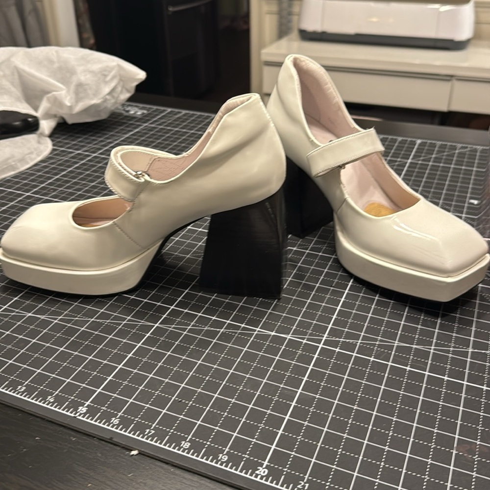 Jeffrey Campbell Reine platform Mary Jane white patent sz 8
